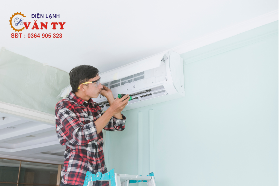 Kỹ thuật viên đến tận nhà tại Dĩ An, kiểm tra lại tình trạng máy lần cuối